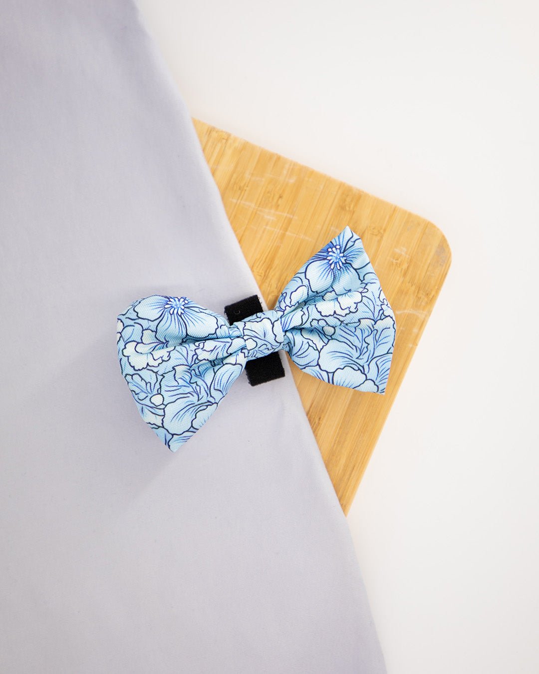 Blue hibiscus pattern bowtie